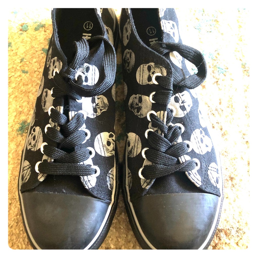 Hot topic shoes